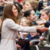 Le prince William et Kate Middleton, duc et duchesse de Cambridge, en visite à Cambridge le 28 novembre 2012, pour la première fois depuis que le duché leur a été octroyé par la reine Elizabeth II à l'occasion de leur mariage le 29 avril 2011.