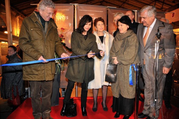 Evelyne Bouix, Irene Frain et Nelson Monfort inaugurent le gourmand Train Du Chocolat à la Gare du Nord le 29 novembre 2012.