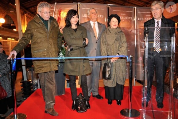 Evelyne Bouix, Ireène Frain et Nelson Monfort inaugurent ensemble le Train Du Chocolat à la Gare du Nord le 29 novembre 2012.