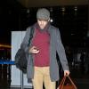 Ryan Reynolds garde ses distances de sa femme Blake Lively à l'aéroport de Los Angeles le 29 novembre 2012