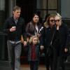 Ashlee Simpson avec son fils Bronx, accompagnée d'un bel inconnu, quittent leur hôtel de New York le 29 novembre 2012.