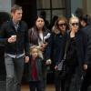 Ashlee Simpson et son fils Bronx, accompagnés d'un inconnu, quittent leur hôtel à New York le 29 novembre 2012.