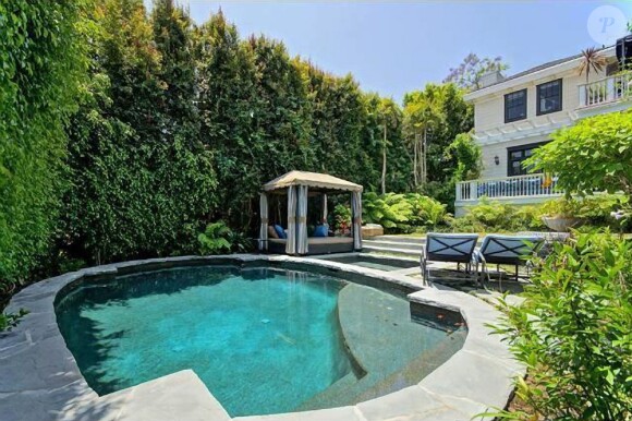 L'actrice Katherine Heigl met en vente sa super maison de Los Angeles pour 2.7 millions de dollars. Ici la sublime piscine.