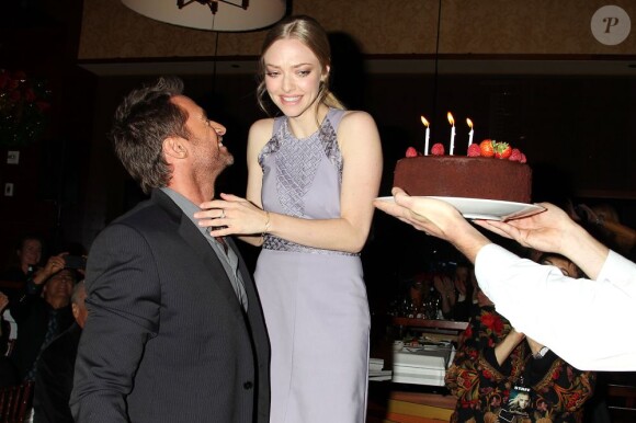Hugh Jackman fête les 27 ans d'Amanda Seyfried lors d'une after-party suivant la projection Les Misérables au Porterhouse de New York, le 2 décembre 2012.
