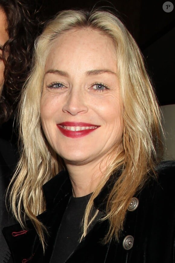 Sharon Stone blonde et ravissante pendant l'after-party suivant la projection spéciale du film Les Misérables à New York, le 2 décembre 2012.