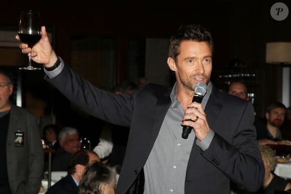 Hugh Jackman porte un toast durant l'after-party suivant la projection spéciale du film Les Misérables à New York, le 2 décembre 2012.