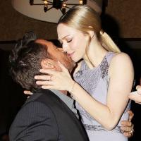 Amanda Seyfried, sulfureuse : Un baiser sur les lèvres de Hugh Jackman