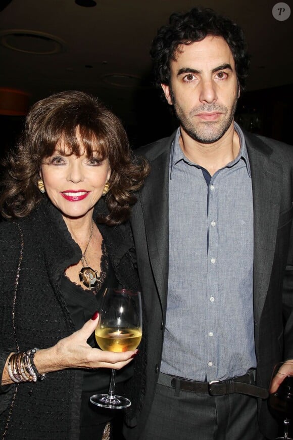 Joan Collins et Sacha Baron Cohen pendant l'after-party suivant la projection spéciale du film Les Misérables à New York, le 2 décembre 2012.