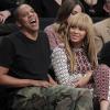 Beyoncé et Jay-Z assistent au match de basket des Brooklyn Nets contre les Toronto Raptors à New York le 3 novembre 2012.