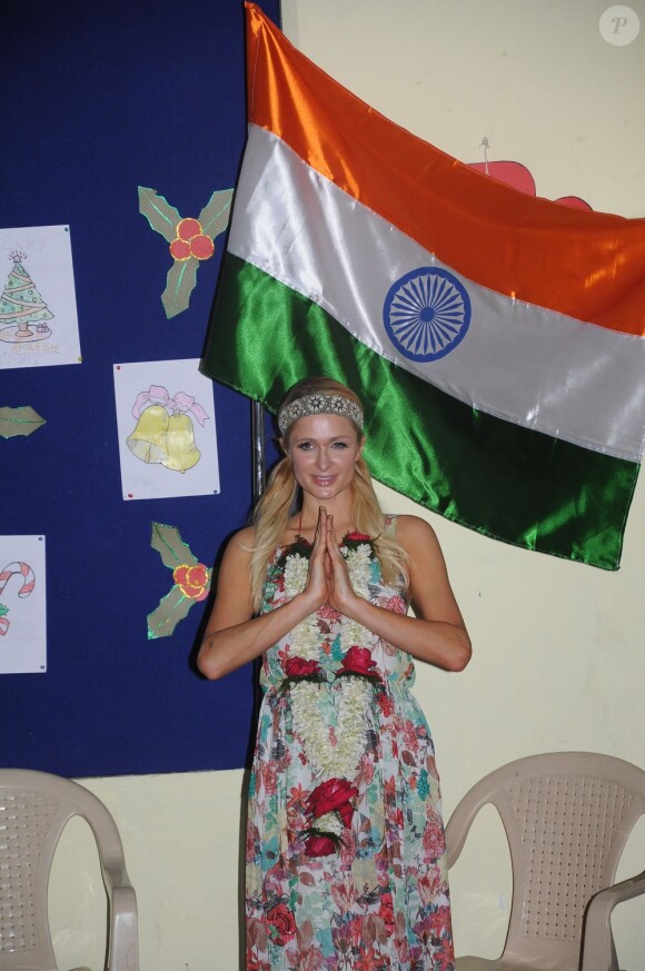 Paris Hilton dans un orphelinait de Bombay, le 3 décembre 2012.