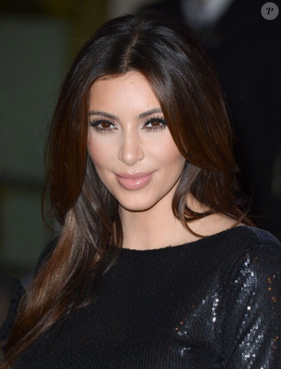 Kim Kardashian adore les robes à sequins et lance la tendance glitter