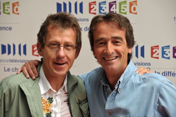 Jamy Gourmand et Frédéric Courant, co-animateurs de C'est Pas Sorcier, photographiés à Paris lors de la conférence de presse annuelle du groupe France Télévisions. Le 28 août 2008.