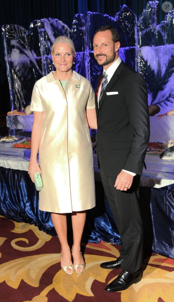 Le prince Haakon et la princesse Mette-Marit de Norvège à Jakarta, le 27 novembre 2012, lors d'un dîner officiel au Shangri-La.