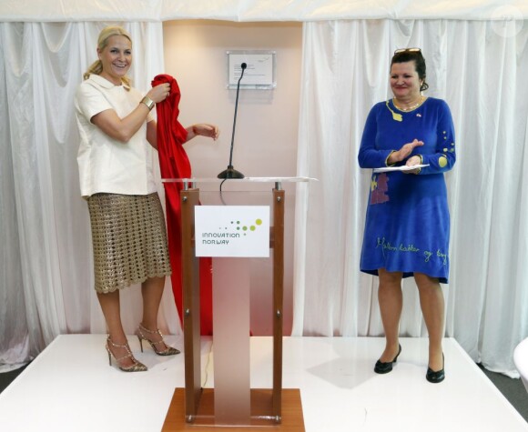 La princesse Mette-Marit de Norvège inaugurant les nouveaux locaux de l'agence norvégienne pour l'innovation à Jakarta, le 27 novembre 2012