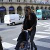 Gisele Bundchen et son fils Benjamin dans les rues de Paris en 2011
