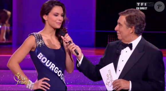 Miss Bourgogne, et Jean-Pierre Foucault lors de la cérémonie de Miss France 2013 à Limoges le 8 décembre 2012