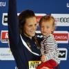 Laure Manaudou et sa petite Manon après son titre de champion d'Europe à Chartres le 24 novembre 2012