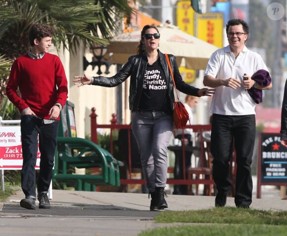 Exclusif - Drew Barrymore profite d'une belle journée à Los Angeles, accompagnée de proches. Le 9 décembre 2012.