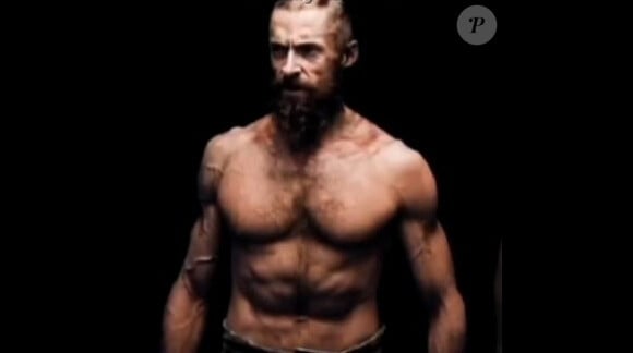 La transformation corporelle de Hugh Jackman et le maquillage utilisé pour s'approcher du corps de Jean Valjean au bagne.