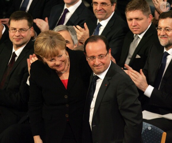 L'Union européenne, en présence de François Hollande et Angela Merkel, et représentée par le président du Conseil européen Herman Van Rompuy, le président de la Commission européenne José Manuel Barroso et le président du Parlement européen Martin Schulz, s'est vu décerner le 10 décembre 2012 à l'Hôtel de Ville d'Oslo le prix Nobel de la Paix, en présence de la famille royale de Norvège, d'une vingtaine de dirigeants européens et de l'acteur Gerard Butler en charmante compagnie.