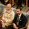 Le prince héritier Haakon de Norvège et la princesse Mette-Marit. L'Union européenne s'est vu décerner le 10 décembre 2012 à l'Hôtel de Ville d'Oslo le prix Nobel de la Paix, en présence de la famille royale de Norvège, d'une vingtaine de dirigeants européens et de l'acteur Gerard Butler en charmante compagnie.