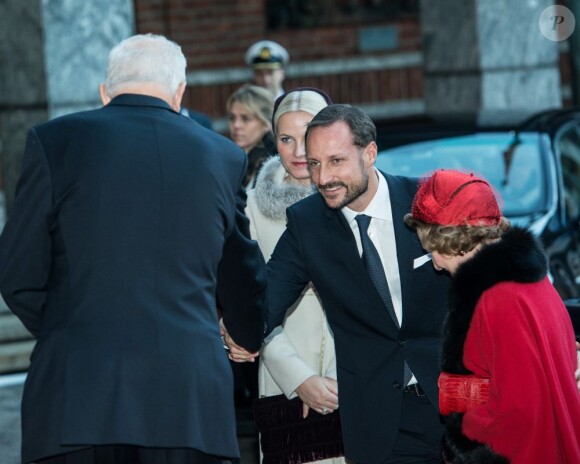 L'Union européenne, représentée par le président du Conseil européen Herman Van Rompuy, le président de la Commission européenne José Manuel Barroso et le président du Parlement européen Martin Schulz, s'est vu décerner le 10 décembre 2012 à l'Hôtel de Ville d'Oslo le prix Nobel de la Paix, en présence de la famille royale de Norvège, d'une vingtaine de dirigeants européens et de l'acteur Gerard Butler en charmante compagnie.