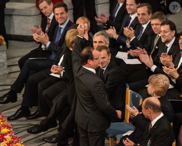 L'Union européenne, en présence de François Hollande et Angela Merkel, et représentée par le président du Conseil européen Herman Van Rompuy, le président de la Commission européenne José Manuel Barroso et le président du Parlement européen Martin Schulz, s'est vu décerner le 10 décembre 2012 à l'Hôtel de Ville d'Oslo le prix Nobel de la Paix, en présence de la famille royale de Norvège, d'une vingtaine de dirigeants européens et de l'acteur Gerard Butler en charmante compagnie.