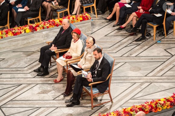 La famille royale de Norvège. L'Union européenne s'est vu décerner le 10 décembre 2012 à l'Hôtel de Ville d'Oslo le prix Nobel de la Paix, en présence de la famille royale de Norvège, d'une vingtaine de dirigeants européens et de l'acteur Gerard Butler en charmante compagnie.