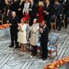 La famille royale de Norvège. L'Union européenne s'est vu décerner le 10 décembre 2012 à l'Hôtel de Ville d'Oslo le prix Nobel de la Paix, en présence de la famille royale de Norvège, d'une vingtaine de dirigeants européens et de l'acteur Gerard Butler en charmante compagnie.