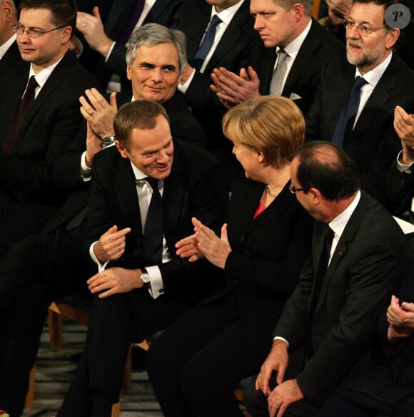 L'Union européenne, représentée par le président du Conseil européen Herman Van Rompuy, le président de la Commission européenne José Manuel Barroso et le président du Parlement européen Martin Schulz, s'est vu décerner le 10 décembre 2012 à l'Hôtel de Ville d'Oslo le prix Nobel de la Paix, en présence de la famille royale de Norvège, d'une vingtaine de dirigeants européens et de l'acteur Gerard Butler en charmante compagnie.