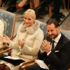 Le prince héritier Haakon de Norvège et la princesse Mette-Marit. L'Union européenne s'est vu décerner le 10 décembre 2012 à l'Hôtel de Ville d'Oslo le prix Nobel de la Paix, en présence de la famille royale de Norvège, d'une vingtaine de dirigeants européens et de l'acteur Gerard Butler en charmante compagnie.