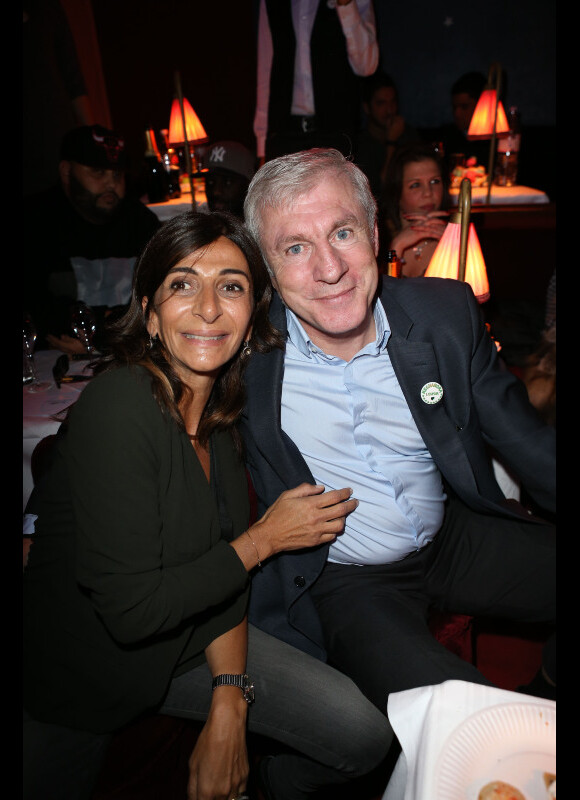 Luis Fernandez et sa femme lors d'un spectacle avec Michèle Bernier au profit de l'association 'Meghanora' au théâtre la nouvelle Eve à Paris le 10 Decembre 2012.