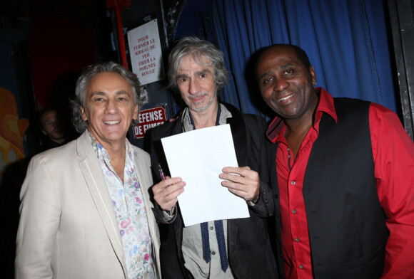 Louis Bertignac, Gibson Brothers et Peter Savelli lors d'un spectacle avec Michèle Bernier au profit de l'association 'Meghanora' au théâtre la nouvelle Eve à Paris le 10 Decembre 2012.