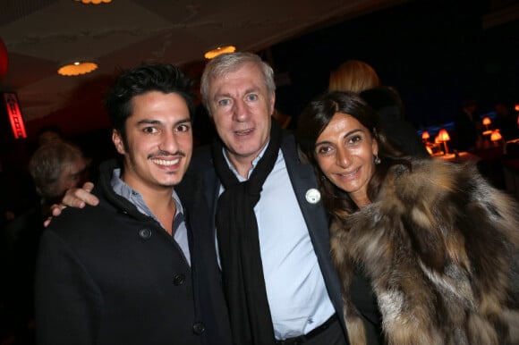 Luis Fernandez, sa femme et un de ses fils lors d'un spectacle avec Michèle Bernier au profit de l'association 'Meghanora' au théâtre la nouvelle Eve à Paris le 10 Decembre 2012.