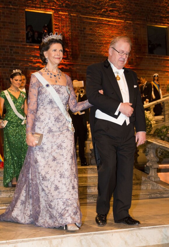 La reine Silvia de Suède et Marcus Storch lors du dîner de gala donné à l'Hôtel de Ville de Stockholm en l'honneur des lauréats des prix Nobel, le 10 décembre 2012.