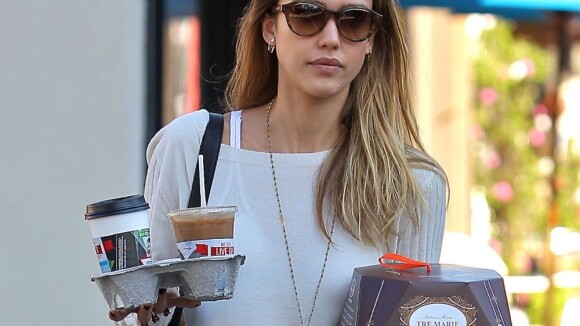 Jessica Alba : Gourmande en solo pour gâter ses filles