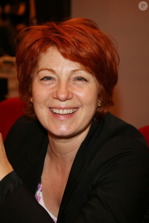Véronique Genest durant le Salon du livre à Paris le 14 mars 2009.