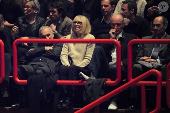 Eric Woerth, Mireille Darc et son mari Pascal Desprez, Alain Terzian lors du concert de Michel Sardou le 12 décembre 2012 au Palais Omnisport de Paris Bercy