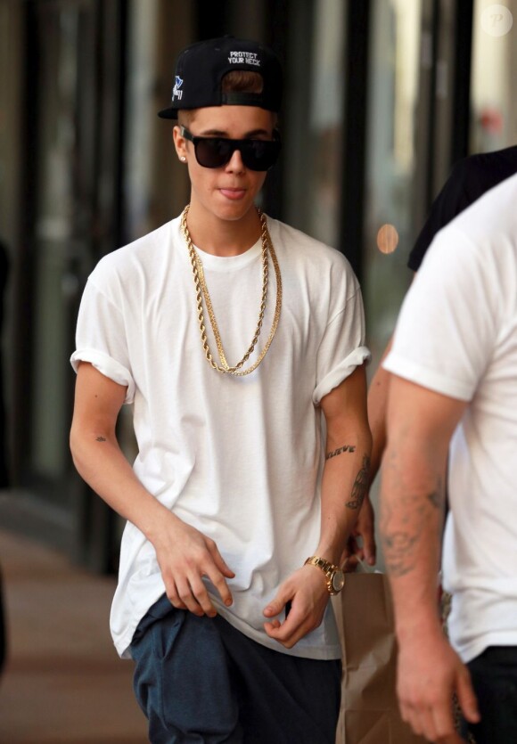 Justin Bieber fait du shopping à Miami, le 10 décembre 2012.