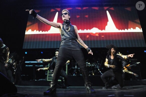 Justin Bieber sur la scène du Patriot Center à Fairfax (État de Virginie) lors du Washington DC Jingle Ball organisé par la station de radio Hot 99.5. Le 11 décembre 2012.
