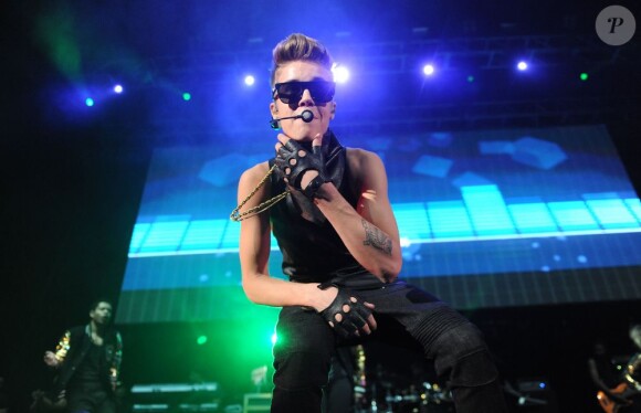 Justin Bieber sur la scène du Patriot Center à Fairfax (État de Virginie) lors du Washington DC Jingle Ball organisé par la station de radio Hot 99.5. Le 11 décembre 2012.
