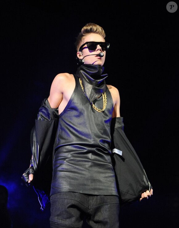 Justin Bieber sur la scène du Patriot Center à Fairfax (État de Virginie) lors du Washington DC Jingle Ball organisé par la station de radio Hot 99.5. Le 11 décembre 2012.