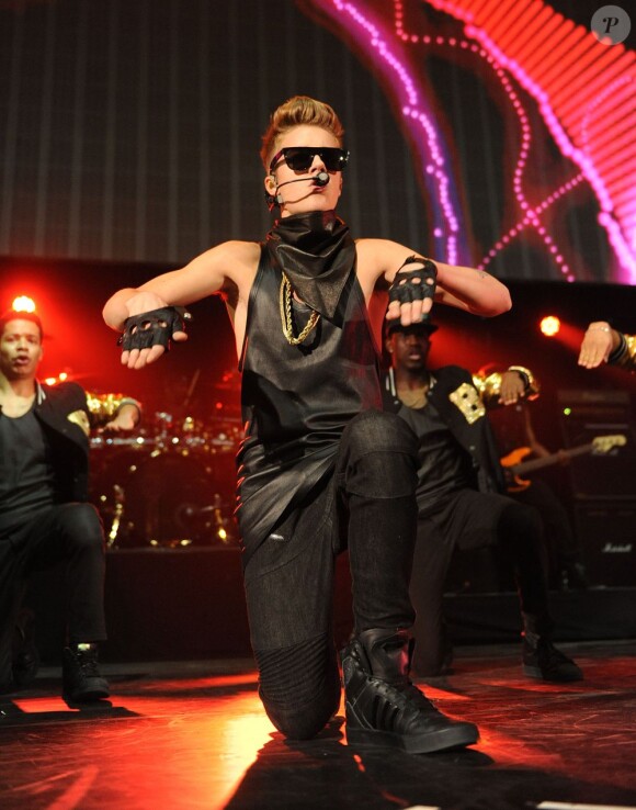 Justin Bieber sur la scène du Patriot Center à Fairfax (État de Virginie) lors du Washington DC Jingle Ball organisé par la station de radio Hot 99.5. Le 11 décembre 2012.