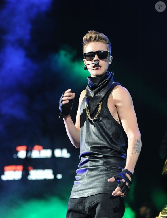 Justin Bieber sur la scène du Patriot Center à Fairfax (État de Virginie) lors du Washington DC Jingle Ball organisé par la station de radio Hot 99.5. Le 11 décembre 2012.