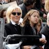 Deborra-Lee Furness avec sa fille Ava lors de la remise de l'étoile de son mari Hugh Jackman sur le Walk of Fame à Hollywood le 13 décembre 2012