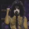 Kiss interprète I Want Rock'n'Roll All Night sur scène en 1996.