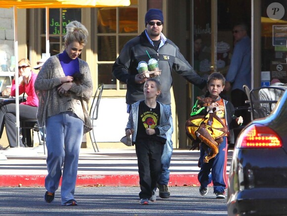 Britney Spears de sortie avec ses fils Jayden James et Sean Preston, le samedi 15 décembre 2012, à Los Angeles (Californie).