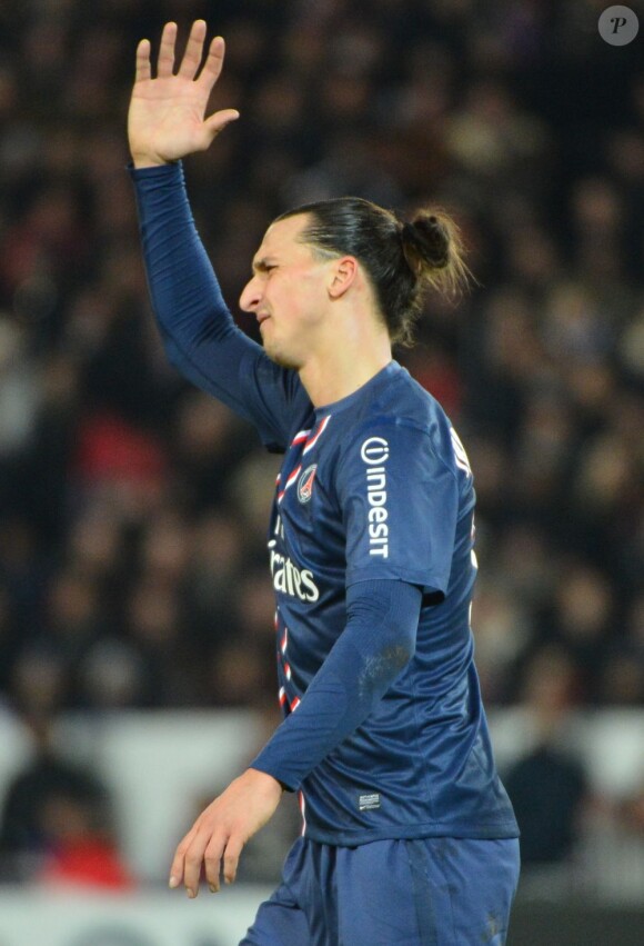 Zlatan Ibrahimovic frustré lors du match entre le Paris Saint-Germain et Lyon le 16 décembre 2012 au Parc des Princes à Paris (victoire 1-0 du PSG)