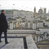 Dans Skyfall, Dan Craig domine Londres. Le voici désormais en tête de survoler le box-office français en 2012.