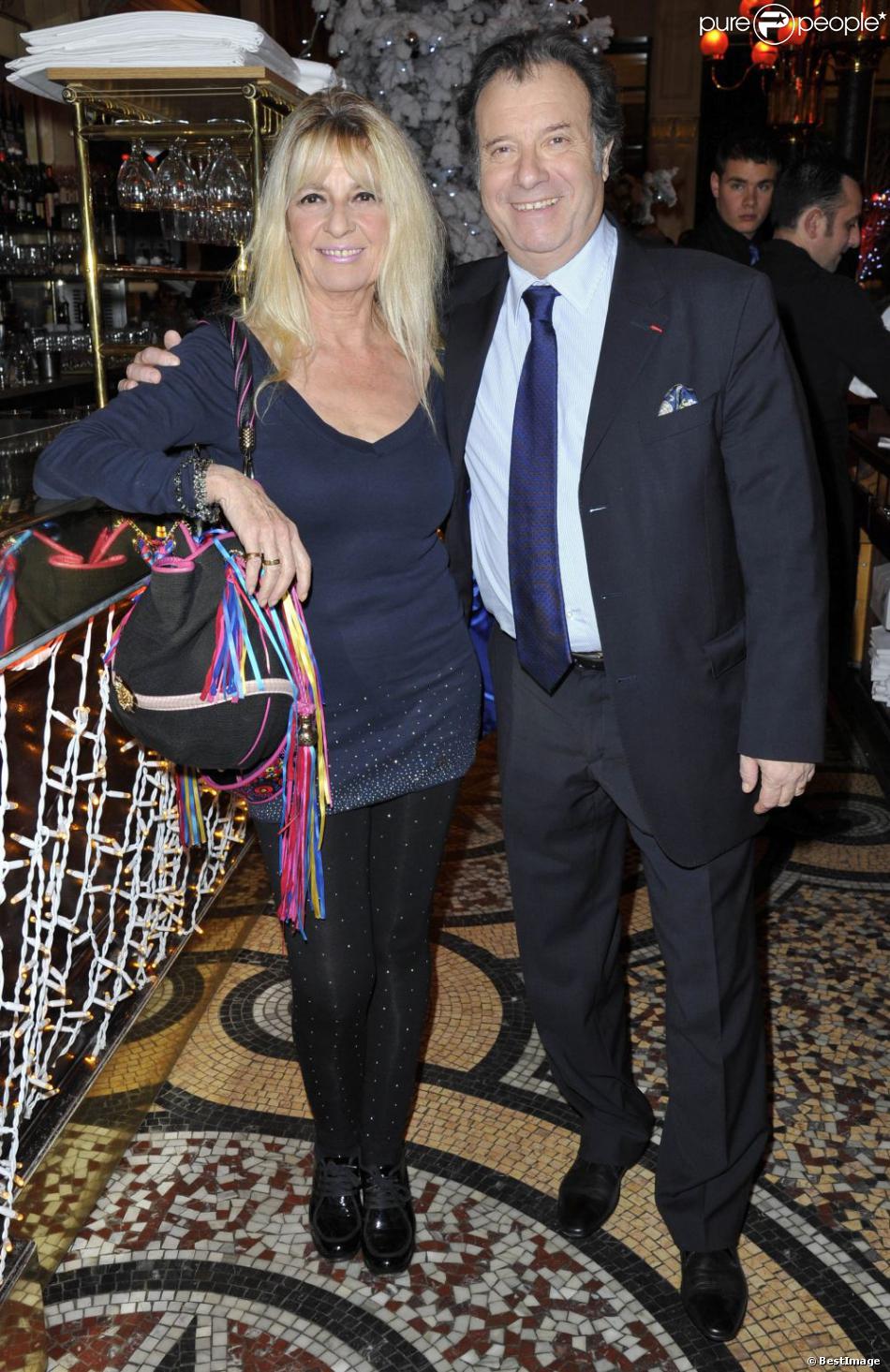 Daniel Russo et sa femme à la première édition du prix Grand Colbert au restaurant Le Grand Colbert à Paris le 17 décembre 2012.